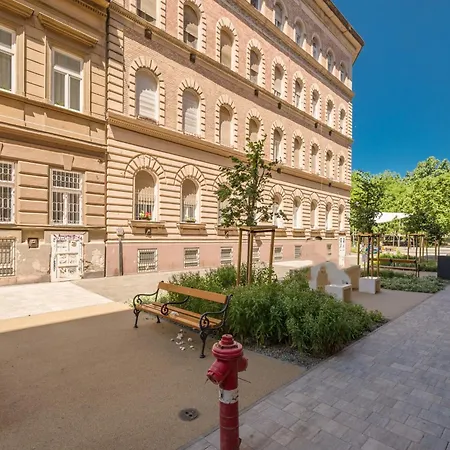 Happy Blue * Budapest